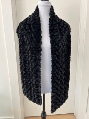 B JUNA DESIGNS Black Faux Fur Scarf Satin Floral Backing Made Canada Fuzzy Cozy